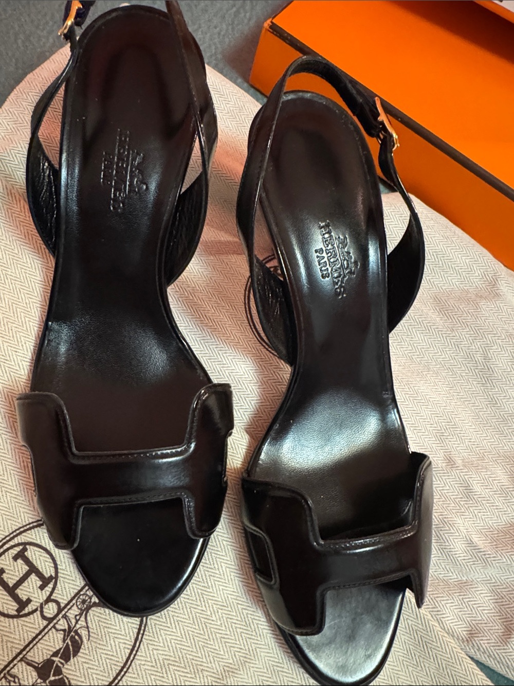 Hermes Black Women's Leather Slingback Heeled Sandals.Shoes bags and boxes.